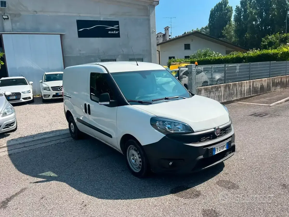 Usata Fiat Doblò 105 CV (77 kW) 2019 Bianco Monovolume