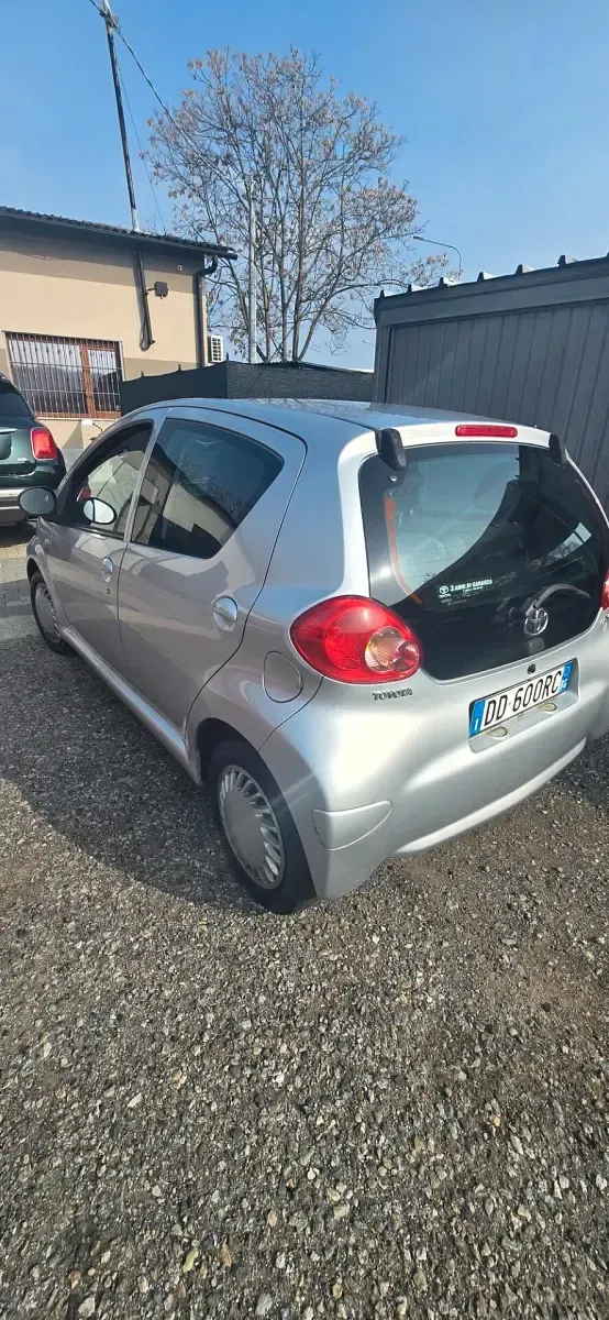 Usata Toyota Aygo 68 CV (50 kW) 2007 Grigio Utilitaria