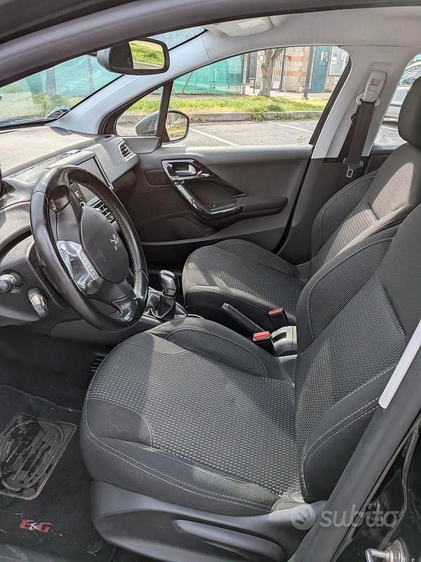 Usata Peugeot 208 Allure 83 CV (61 kW) 2019 Nero Utilitaria