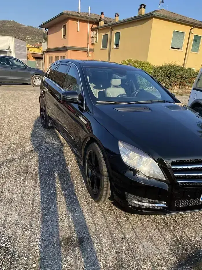 Usata Mercedes R350 265 CV (194 kW) 2011 Nero Station wagon