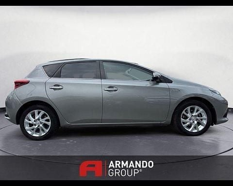 Usata Toyota Auris Hybrid Cool 136 CV (100 kW) 2016 Grigio Utilitaria