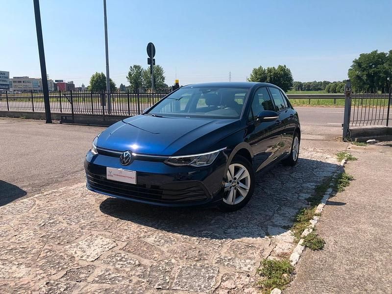 Usata VW Golf VIII Life 110 CV (80 kW) 2020 Blu Berlina