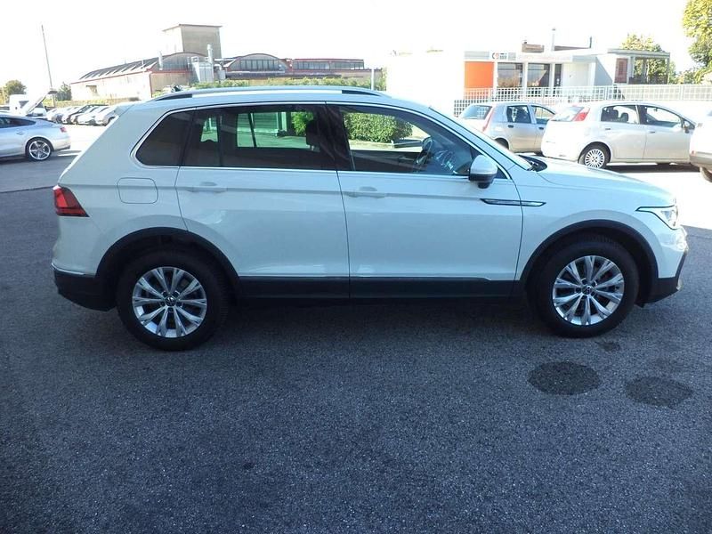 Usata VW Tiguan Life 150 CV (110 kW) 2023 Bianco SUV