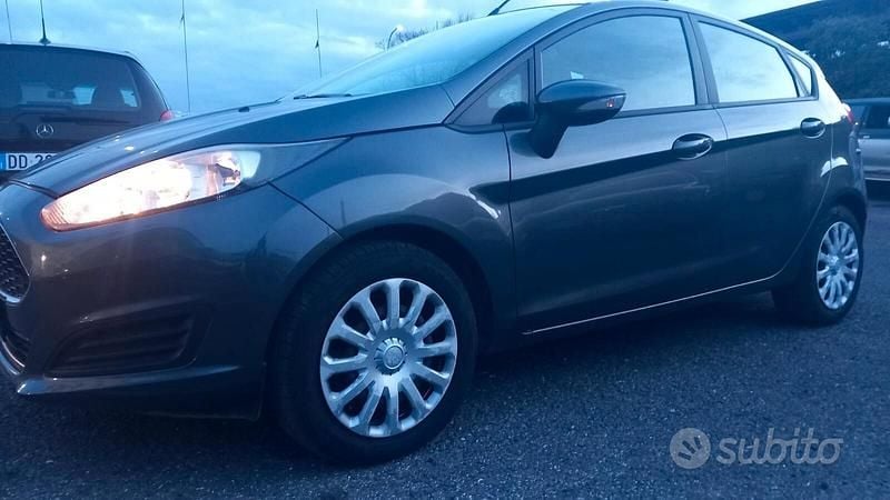 Usata Ford Fiesta Business Edition 75 CV (55 kW) 2017 Grigio Berlina