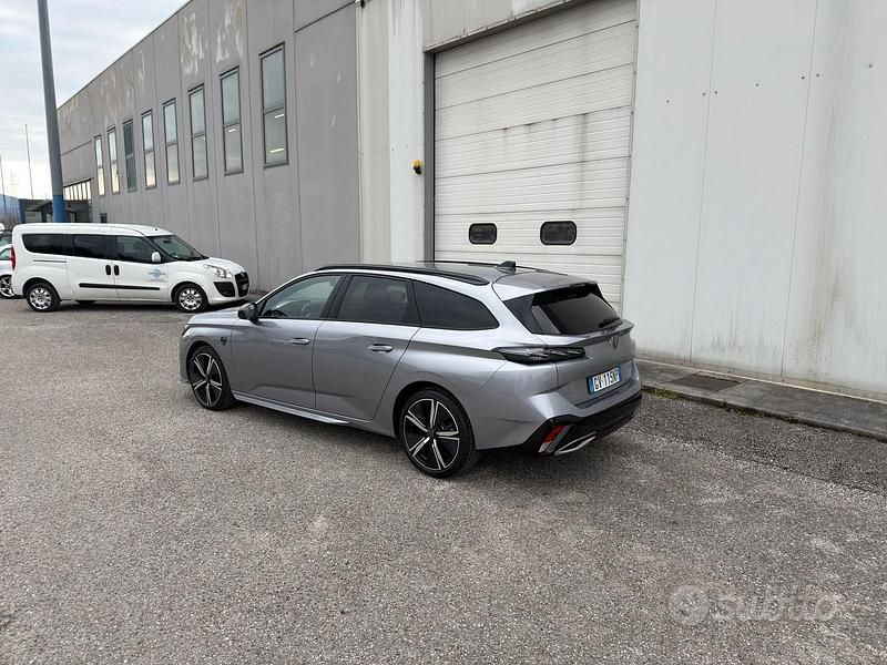 Usata Peugeot 308 GT 130 CV (95 kW) 2024 Grigio Station wagon