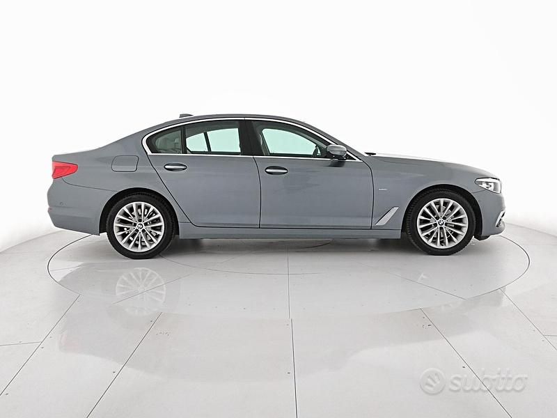 Usata BMW 520 Luxury Line 190 CV (139 kW) 2017 Blu Berlina