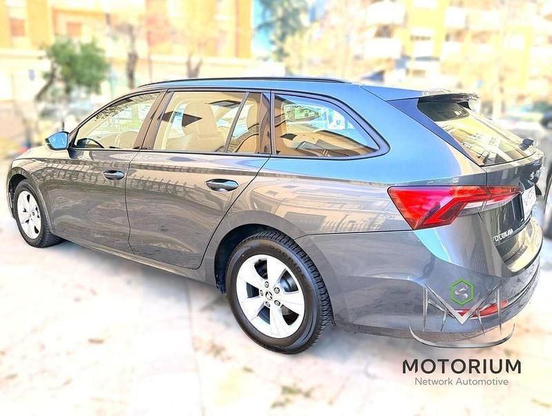 Usata Skoda Octavia Executive 116 CV (85 kW) 2021 Gray Station wagon