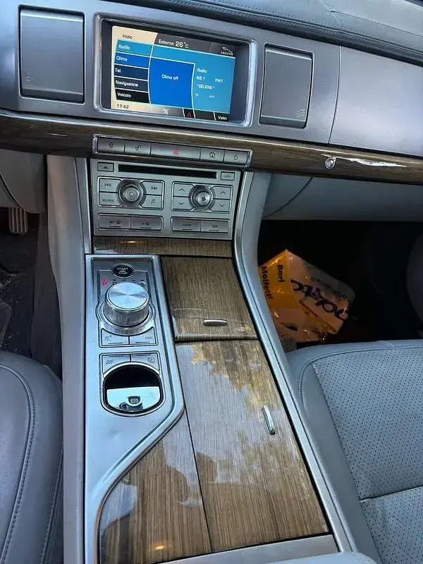 Usata Jaguar XF Premium Luxury 241 CV (177 kW) 2010 Nero Berlina