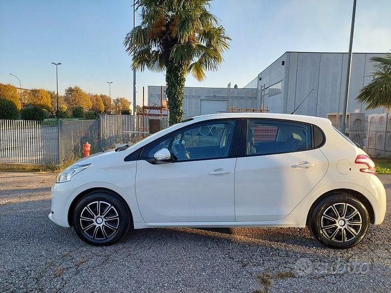 Usata Peugeot 208 Active 68 CV (50 kW) 2019 Bianco Utilitaria