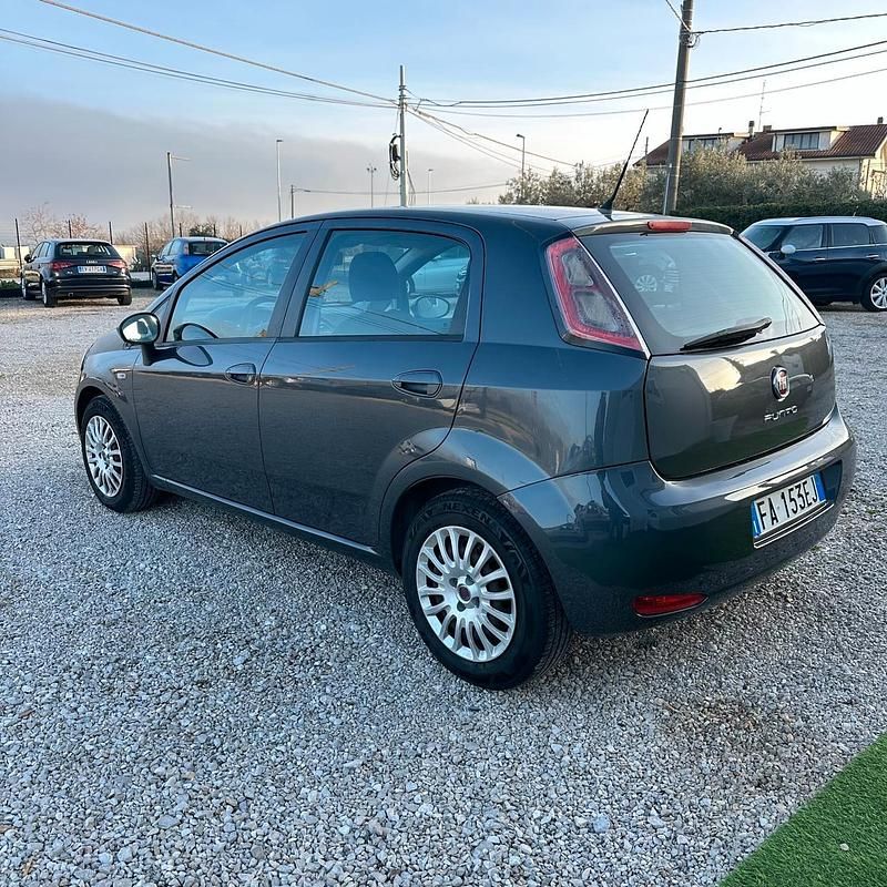 Usata Fiat Punto Lounge 85 CV (62 kW) 2013 Grigio Berlina