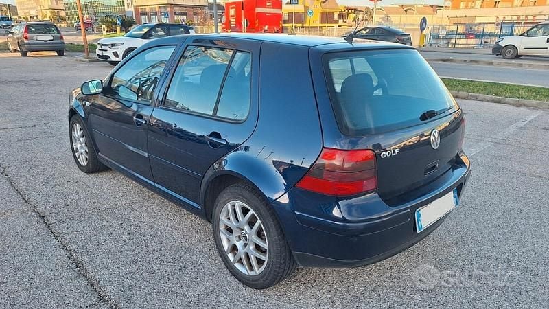 Usata VW Golf IV 104 CV (76 kW) 2001 Nero Berlina