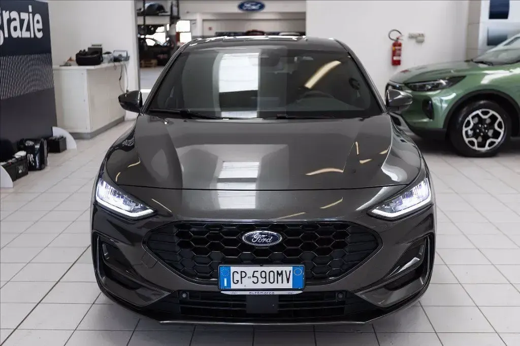 Usata Ford Focus ST-Line 125 CV (91 kW) 2023 Magnetic grey (metallizzato) Berlina