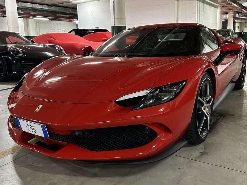 Usata Ferrari 296 829 CV (609 kW) 2024 Rosso corsa Coupé