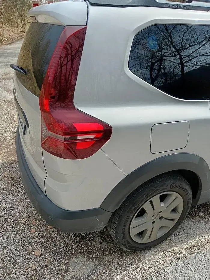 Usata Dacia Jogger 101 CV (74 kW) 2023 Grigio Monovolume
