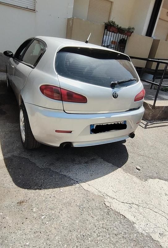 Grigio Usata 2006 Alfa Romeo 147 Due volumi | 1300 € (Ottimo prezzo) - Immagine 1/4