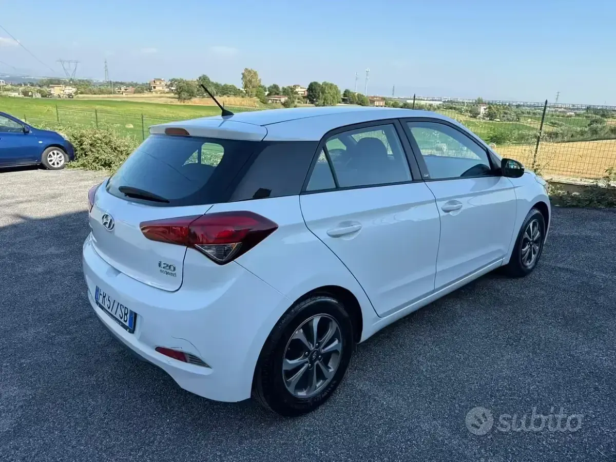 Usata Hyundai i20 73 CV (53 kW) 2019 Bianco Utilitaria