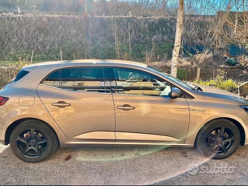 Usata Renault Mégane IV 110 CV (80 kW) 2016 Berlina