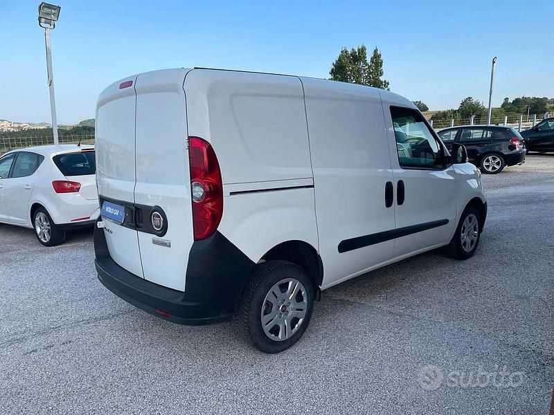 Usata Fiat Doblò S 105 CV (77 kW) 2020 Bianco Monovolume