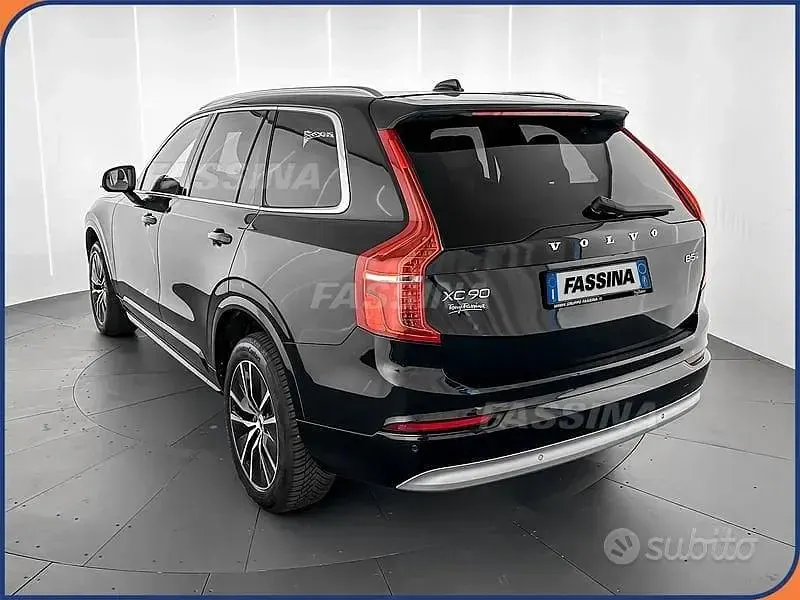 Usata Volvo XC90 Momentum 235 CV (172 kW) 2022 Nero SUV