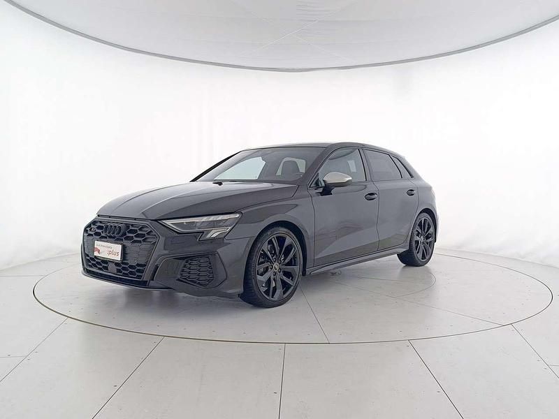 0e nero mito metallizzato Usata 2024 Audi S3 Ambiente Tre volumi | 45.900 € (Buon prezzo) - Immagine 1/4