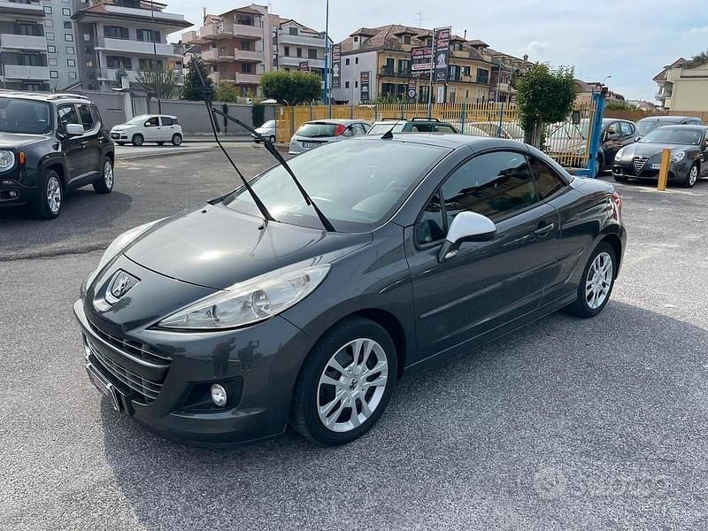 Grigio Usata 2011 Peugeot 207 CC Cabrio | 4900 € (Buon prezzo) - Immagine 1/4
