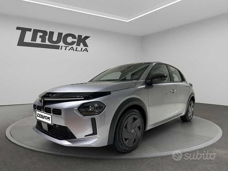 Nuova Lancia Ypsilon 101 CV (74 kW) 2025 Grigio Utilitaria