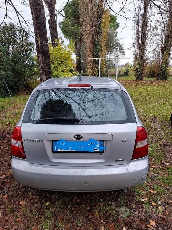 Käytetty Kia Cerato 102 HP (75 kW) 2006 Harmaa Sedan