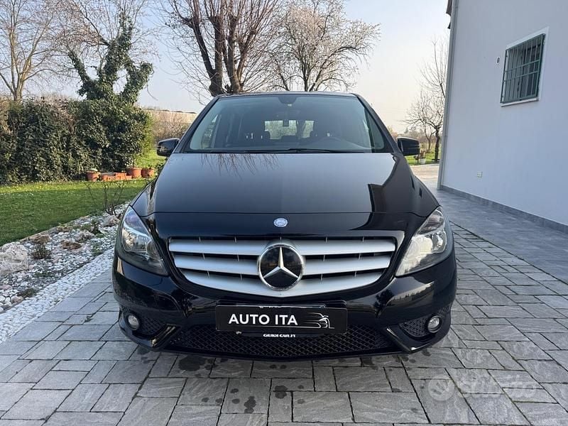 Usata Mercedes B180 Premium 109 CV (80 kW) 2014 Blu Monovolume