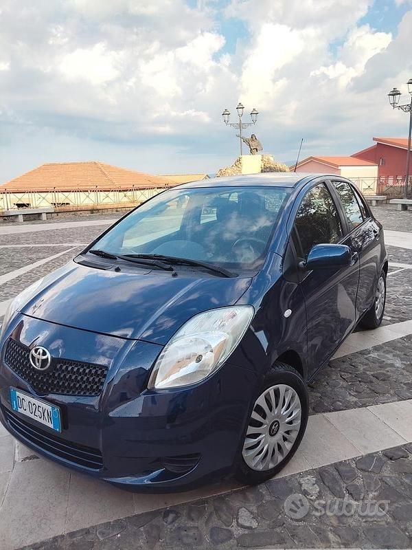 Usata 2006 Toyota Yaris Sol Tre volumi | 3500 € (Buon prezzo) - Immagine 1/4