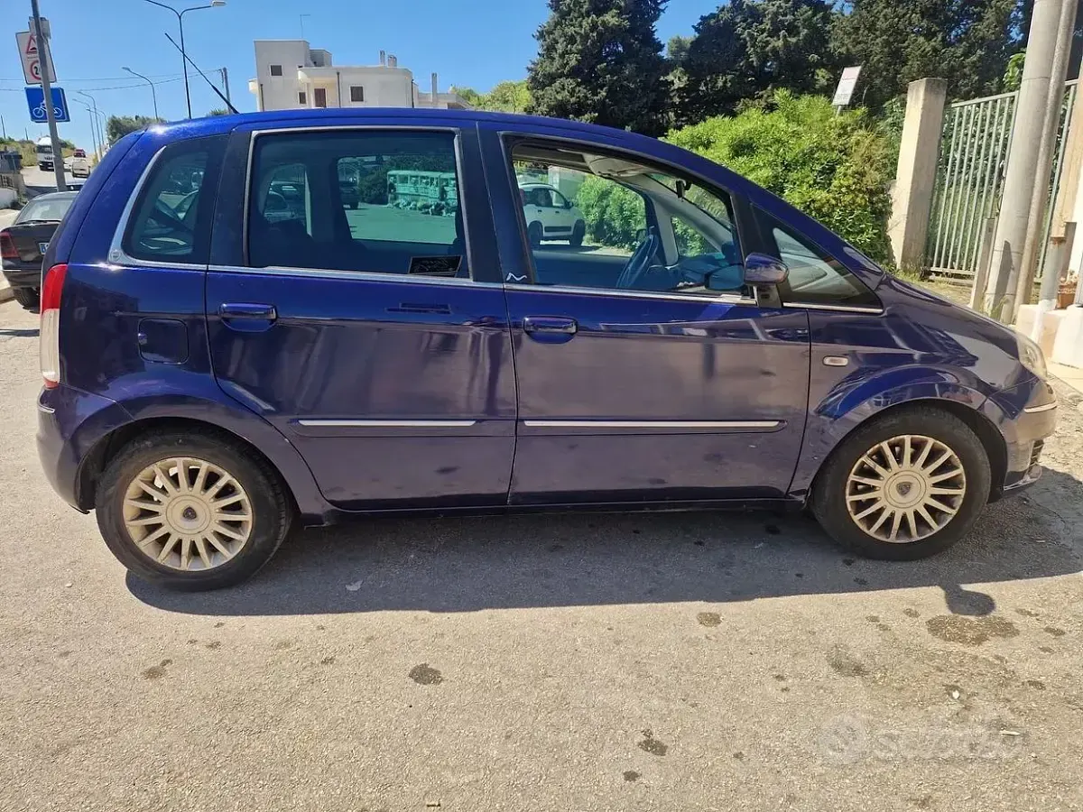 Usata Lancia Musa 90 CV (66 kW) 2008 Blu Monovolume