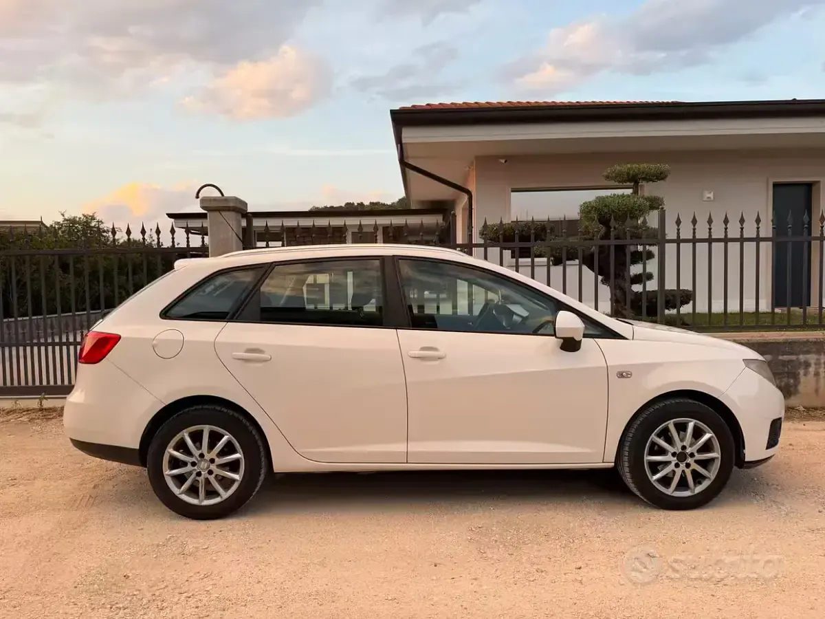 Usata Seat Ibiza ST 90 CV (66 kW) 2011 Bianco Station wagon