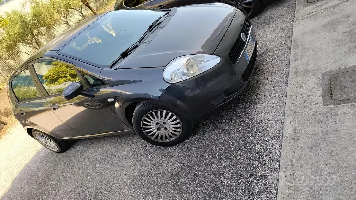 Usata Fiat Grande Punto Dynamic 75 CV (55 kW) 2008 Grigio Utilitaria