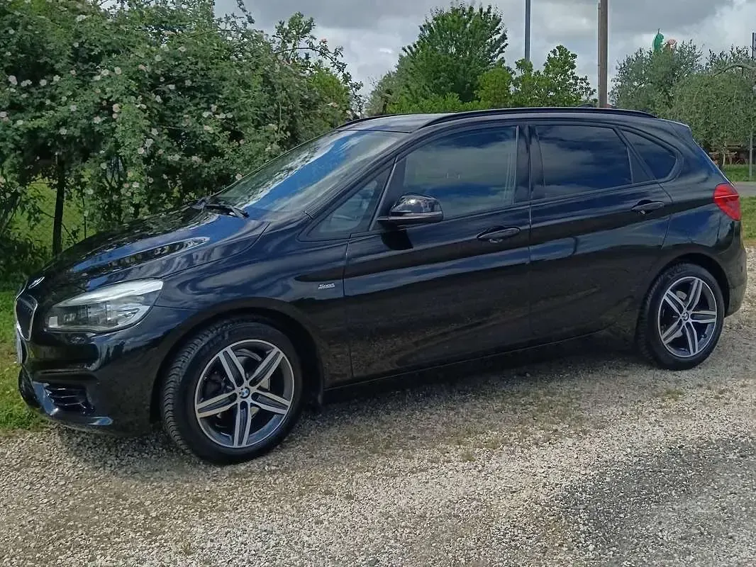 Usata BMW 218 Active Tourer Sport Line 150 CV (110 kW) 2017 Nero Monovolume