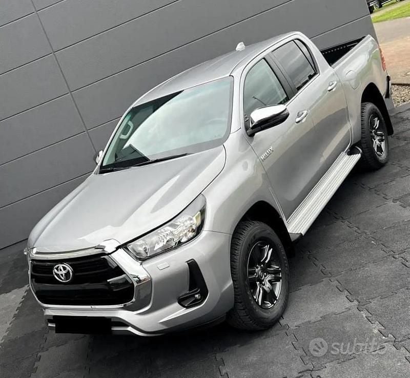 Usata Toyota HiLux 204 CV (150 kW) 2024 Pick-up