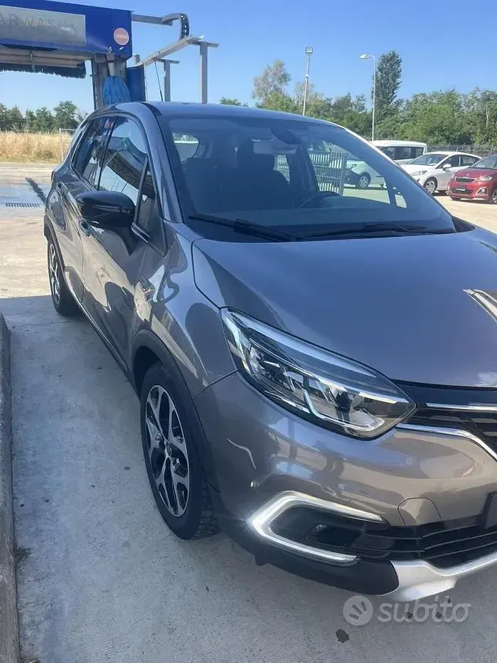 Usata Renault Captur 90 CV (66 kW) 2018 Grigio SUV