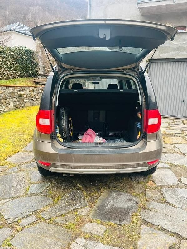 Usata Skoda Yeti 110 CV (80 kW) 2014 Marrone SUV