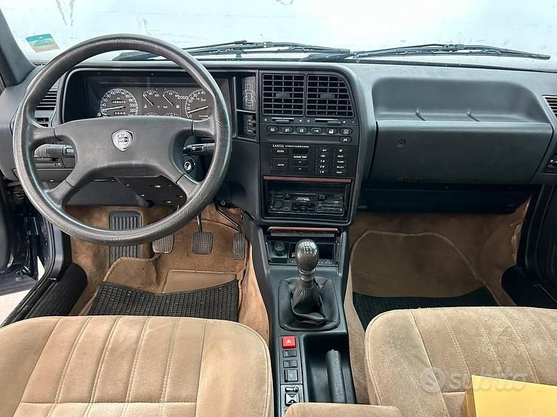 Usata Lancia Thema 152 CV (111 kW) 1994 Nero Berlina