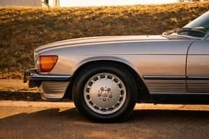 Usata Mercedes 560 230 CV (169 kW) 1989 Argento Cabrio