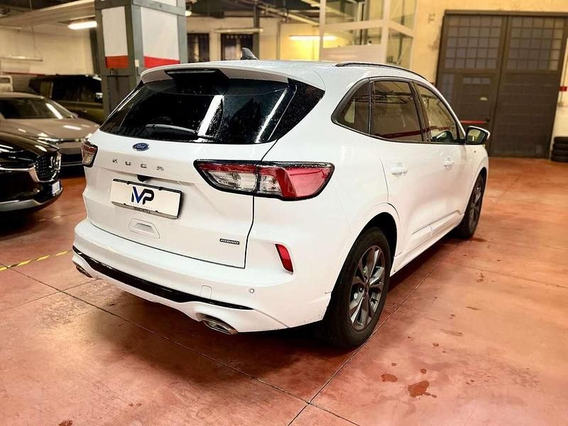 Usata Ford Kuga ST-Line X 190 CV (139 kW) 2022 Bianco SUV