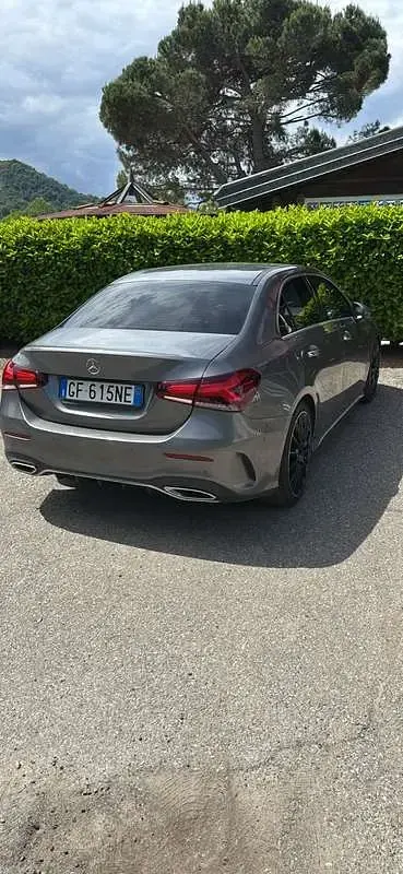 Gebraucht Mercedes A180 AMG Line Premium 116 PS (85 kW) 2019 Grau Limousine
