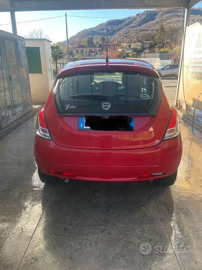 Usata Lancia Ypsilon 69 CV (50 kW) 2017 Rosso Utilitaria