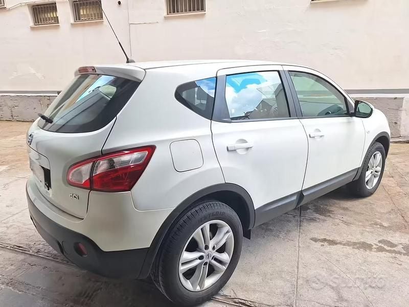 Usata Nissan Qashqai 149 CV (109 kW) 2011 Bianco SUV