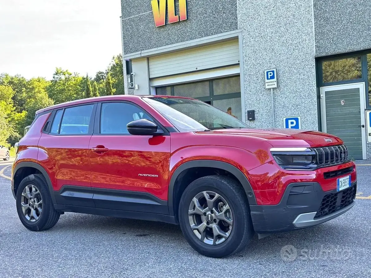 Usata Jeep Avenger Summit 101 CV (74 kW) 2023 Rosso SUV