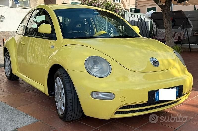 Usata VW New Beetle 90 CV (66 kW) 2000 Giallo Utilitaria