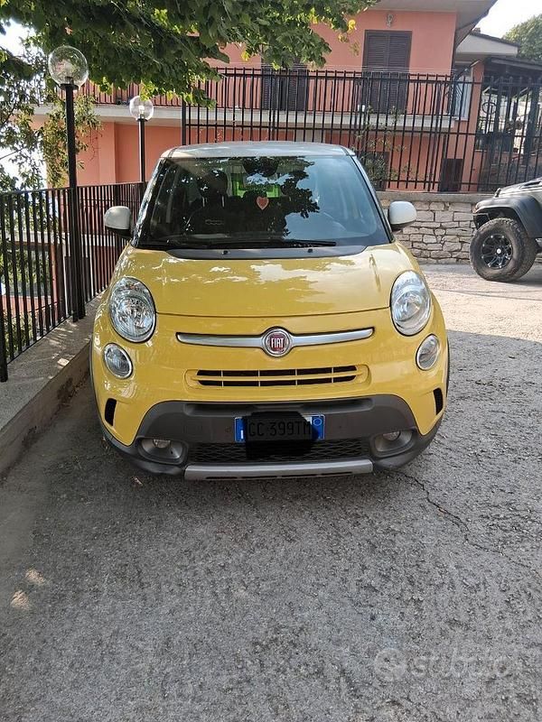 Giallo Usata 2016 Fiat 500L Monovolume | 8000 € (Buon prezzo) - Immagine 1/4