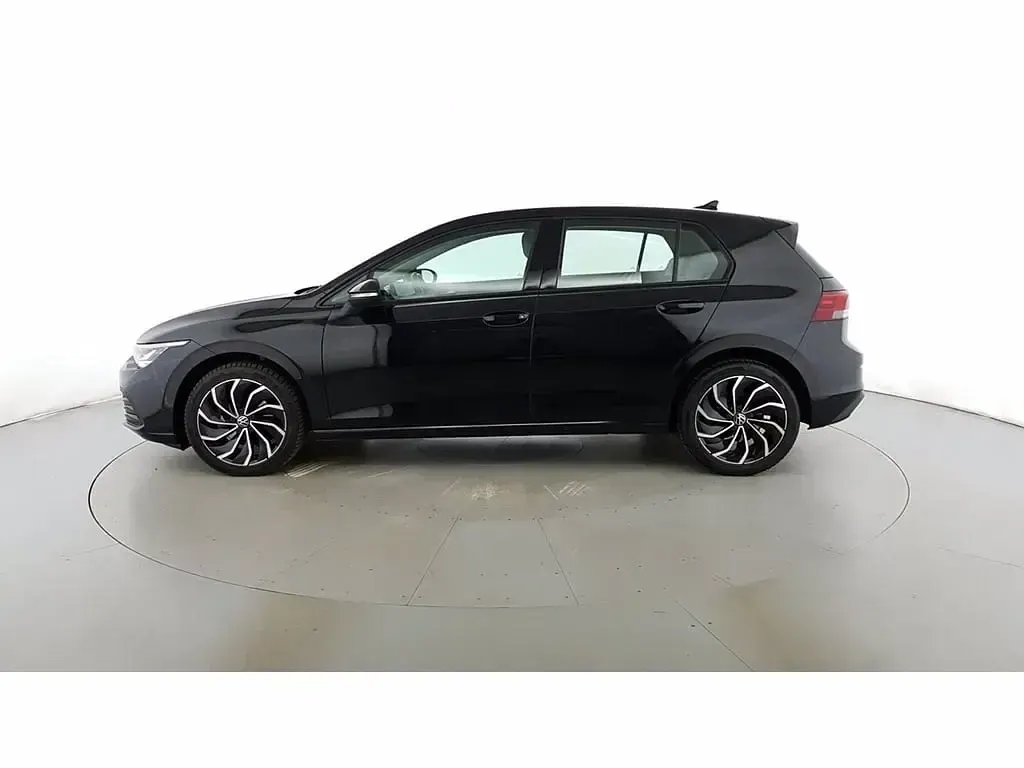 Usata VW Golf VIII Life 110 CV (80 kW) 2022 Nero deep effetto perlato