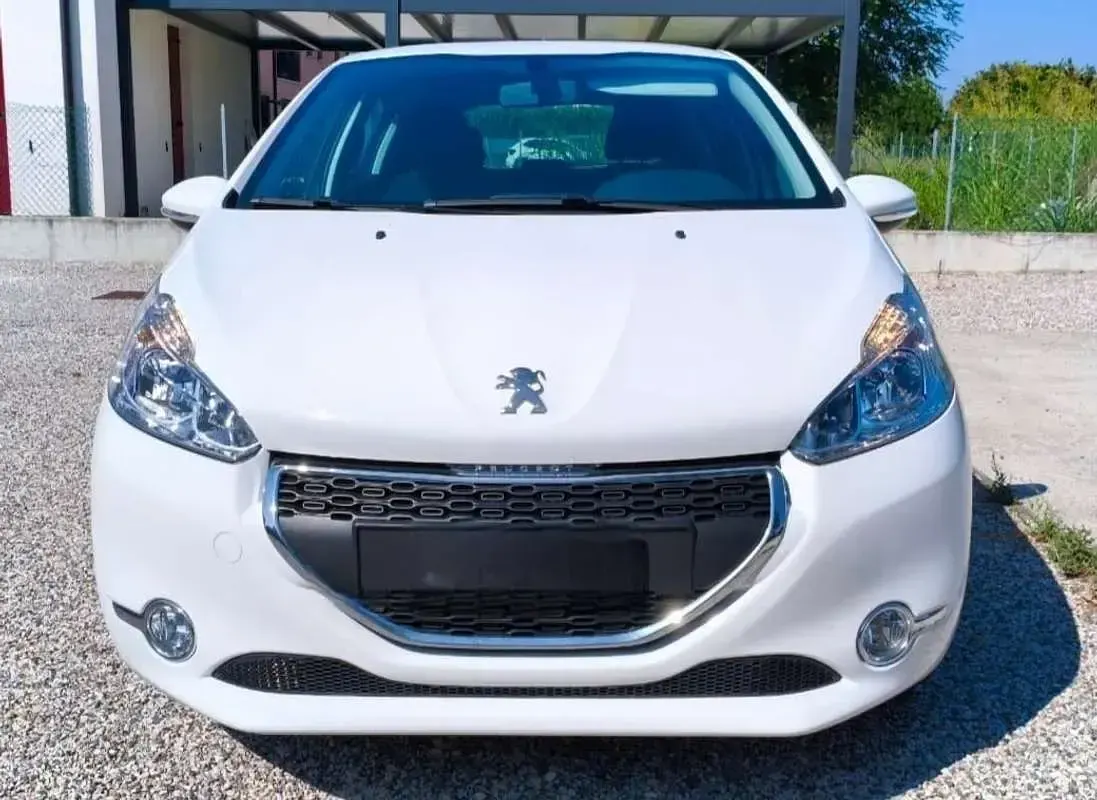 Usata Peugeot 208 Allure 82 CV (60 kW) 2015 Bianco Utilitaria
