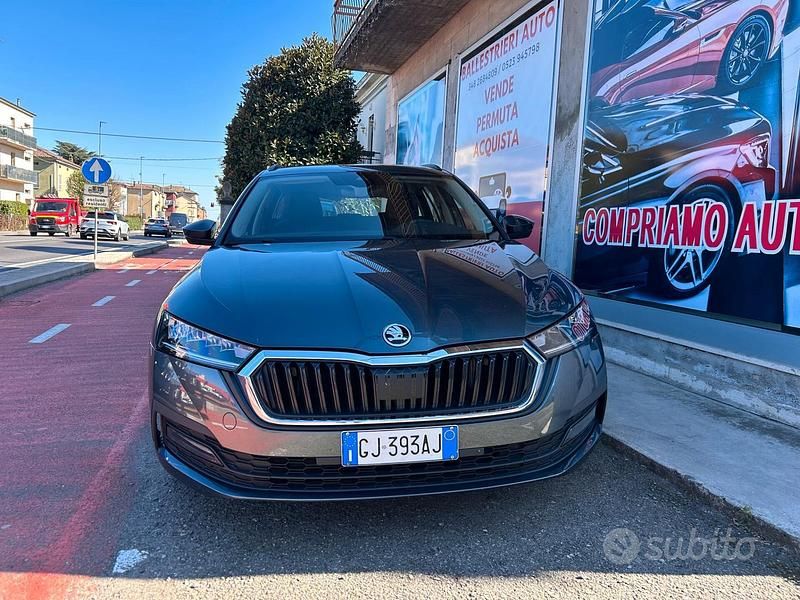 Usata Skoda Octavia Executive 150 CV (110 kW) 2022 Grigio Station wagon