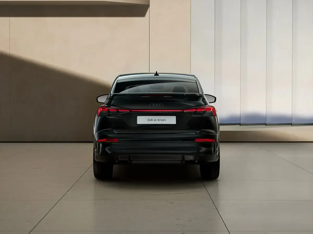 Nuova Audi Q4 Sportback e-tron S-Line 2026 Nero mito metallizzato SUV