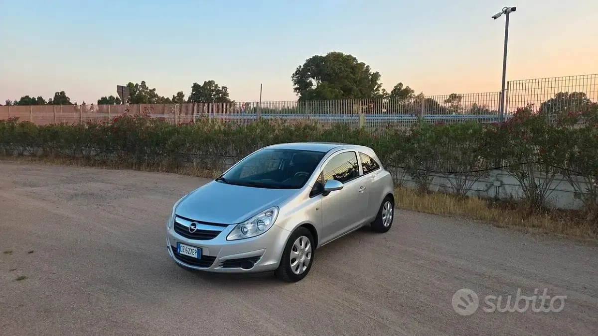 Usata Opel Corsa 65 CV (47 kW) 2011 Grigio Utilitaria